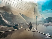 В Динском районе потушили загоревшийся торговый центр