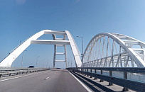 С 3 ноября электрокарам и «гибридам» закроют путь на Крымский мост со стороны Кубани