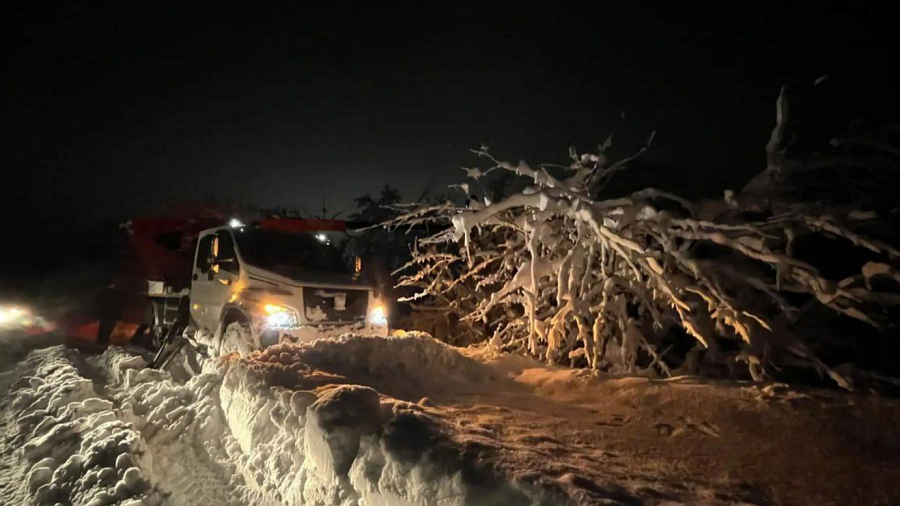 В Адыгее после сильного снегопада 34 тысячи человек продолжают оставаться без электроэнергии