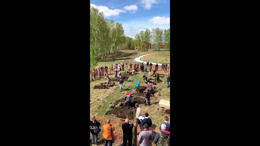 В России прошли соревнования по скоростному рытью могил