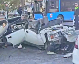 На Кубани спасатели срезали крышу авто и достали из него мужчину 
