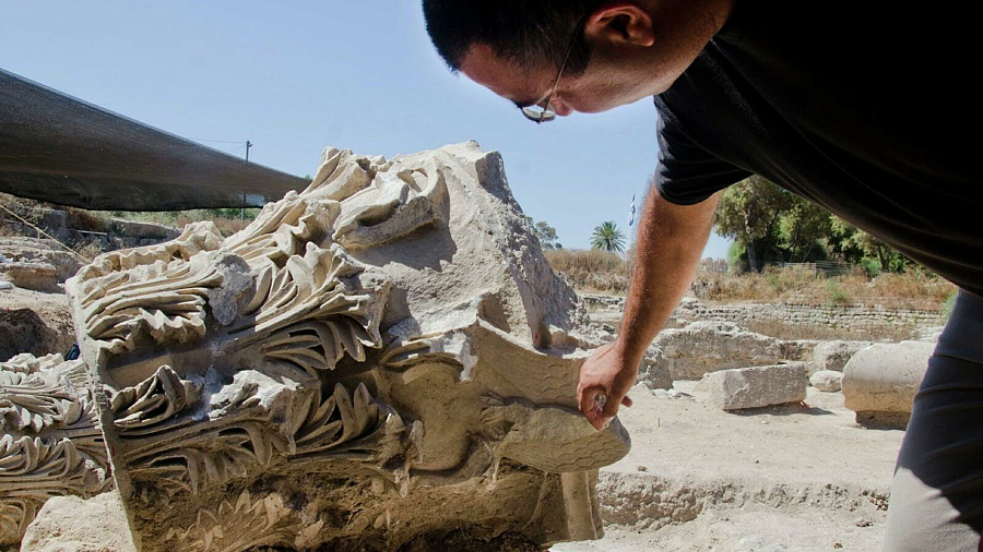 В Израиле археологи обнаружили крупнейшую базилику времен царя Ирода, украшенную изделиями из нескольких сотен тонн мрамора