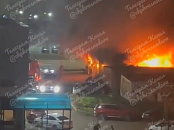 В Краснодаре ночью загорелся павильон для шаурмы 
