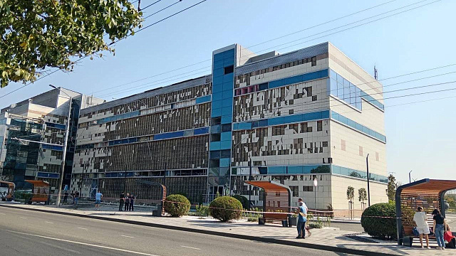 В Краснодаре закрыли пострадавший после атаки беспилотников торговый центр