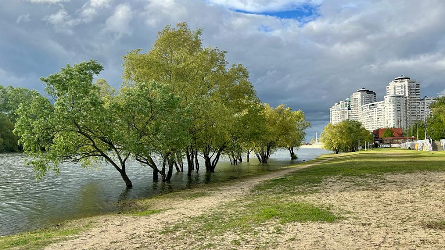 В Краснодаре и крае в субботний выходной ожидается переменчивая погода с дождем, мокрым снегом и сильным ветром