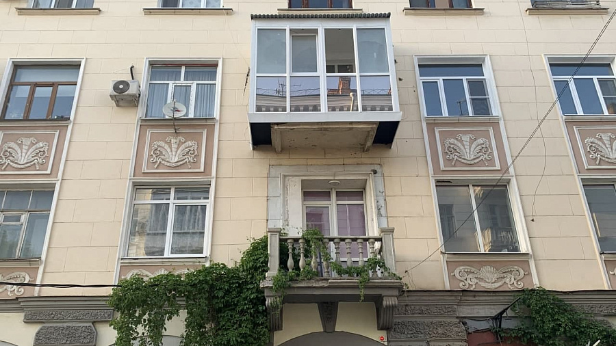 Мэрия Краснодара подала в суд на жильца исторического здания из-за расширения балкона