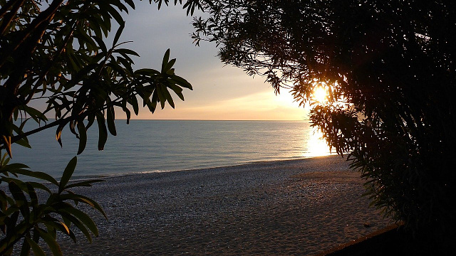 Абхазия не будет усложнять российским туристам правила въезда в республику 