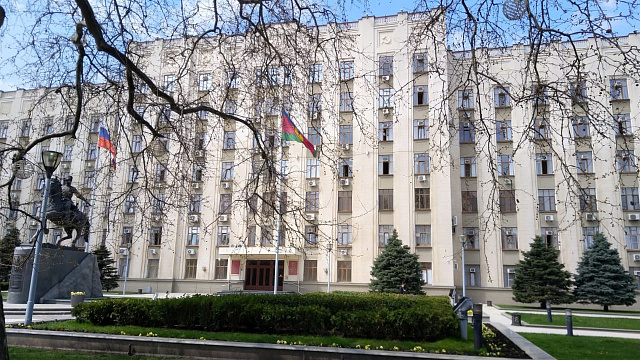 В Краснодарском крае с 22 ноября вступили в силу новые COVID-ограничения: куда не попасть без QR-кода