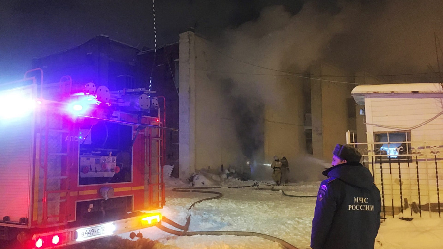 В Краснодаре произошёл пожар в здании бывшего ресторана «Бургас» (ВИДЕО)
