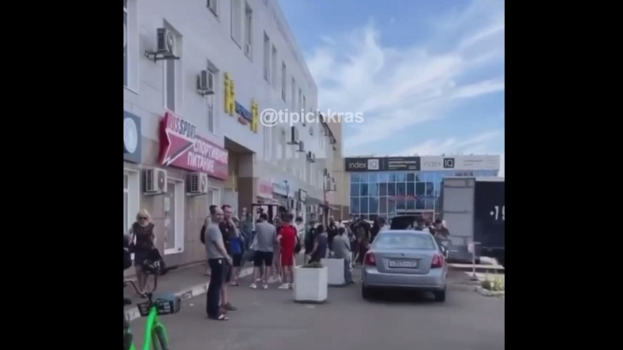 В Краснодаре эвакуировали ТРК «Меридиан». Видео