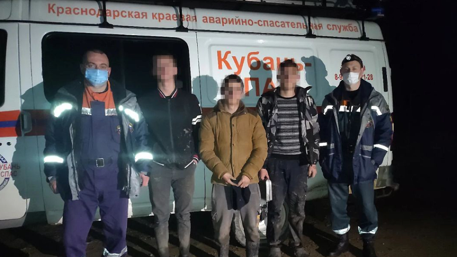В Краснодарском крае ночью в лесу заблудились трое подростков