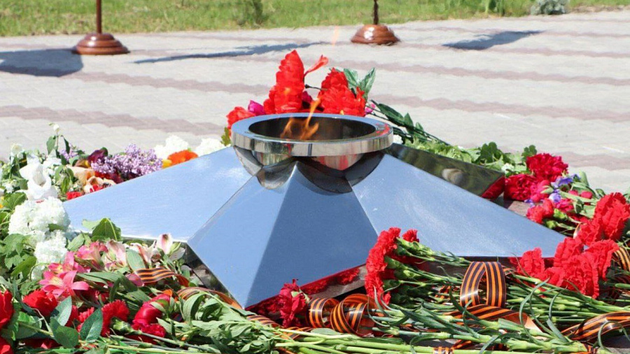 Четыре новых Вечных огня зажгли на Кубани перед Днем Победы