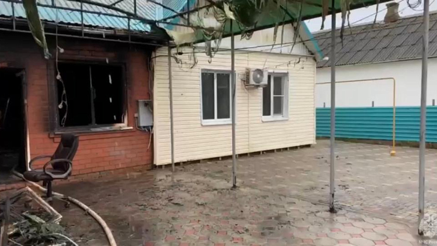 В МЧС рассказали подробности утреннего пожара в доме многодетной семьи в Павловском районе