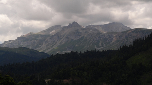 Дождь, мокрый снег, гололедица. В Лаго-Наки, а также в горных курортах Адыгеи и Кубани в начале недели ожидается непогода 