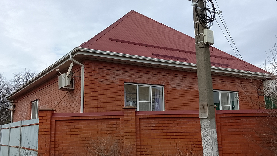 В Краснодаре из-за загадочного мощного излучения пенсионерка не может оставаться в собственном доме