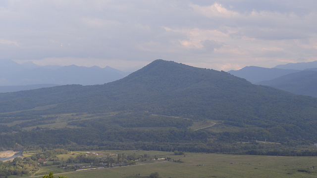 В Майкопе, а также горных курортах Адыгеи и Кубани в пятницу погода приготовила туман, локальные дожди и дневной прогрев до +14°С