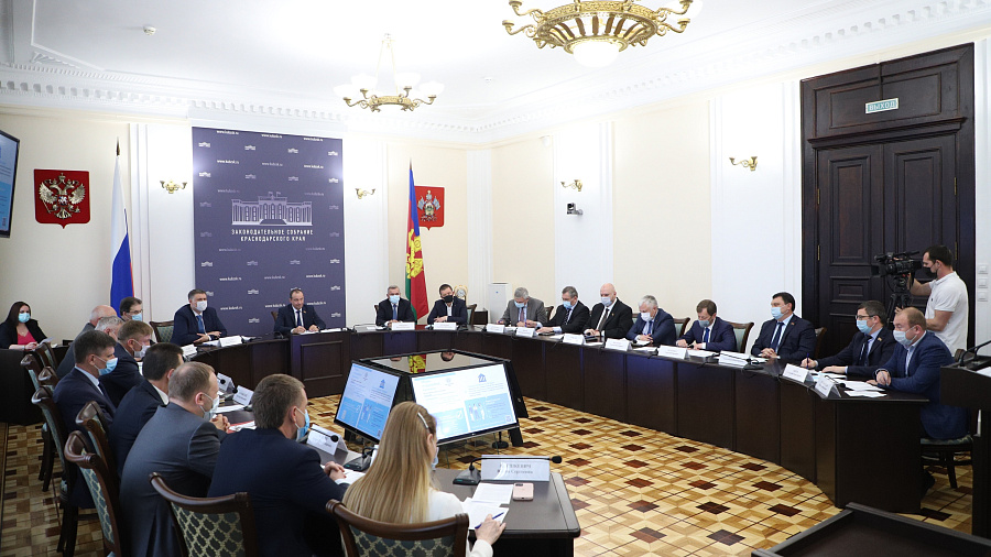 Депутаты Законодательного собрания Краснодарского края обсудили реализацию мер по стабилизации экономики региона