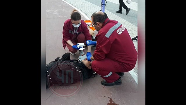 «Лоб в лоб»: на набережной в Новороссийске разбились два самокатчика