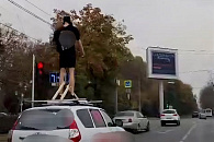 В Краснодаре водитель прокатил манекен на крыше машины и получил штраф