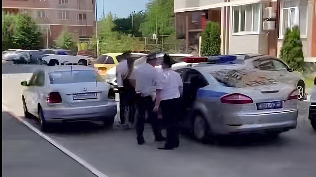 Жильцов дома в Краснодаре эвакуировали из-за петард с аккумулятором у лифта