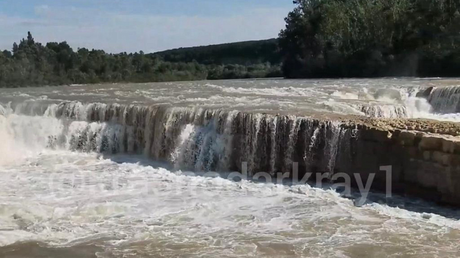 Водопад реки Белой, якобы ушедшей под землю, стал новой достопримечательностью Кубани