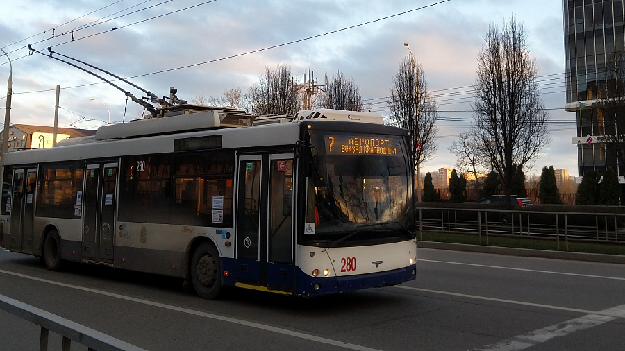 В центре Краснодара из-за отключения света встали троллейбусы и трамваи